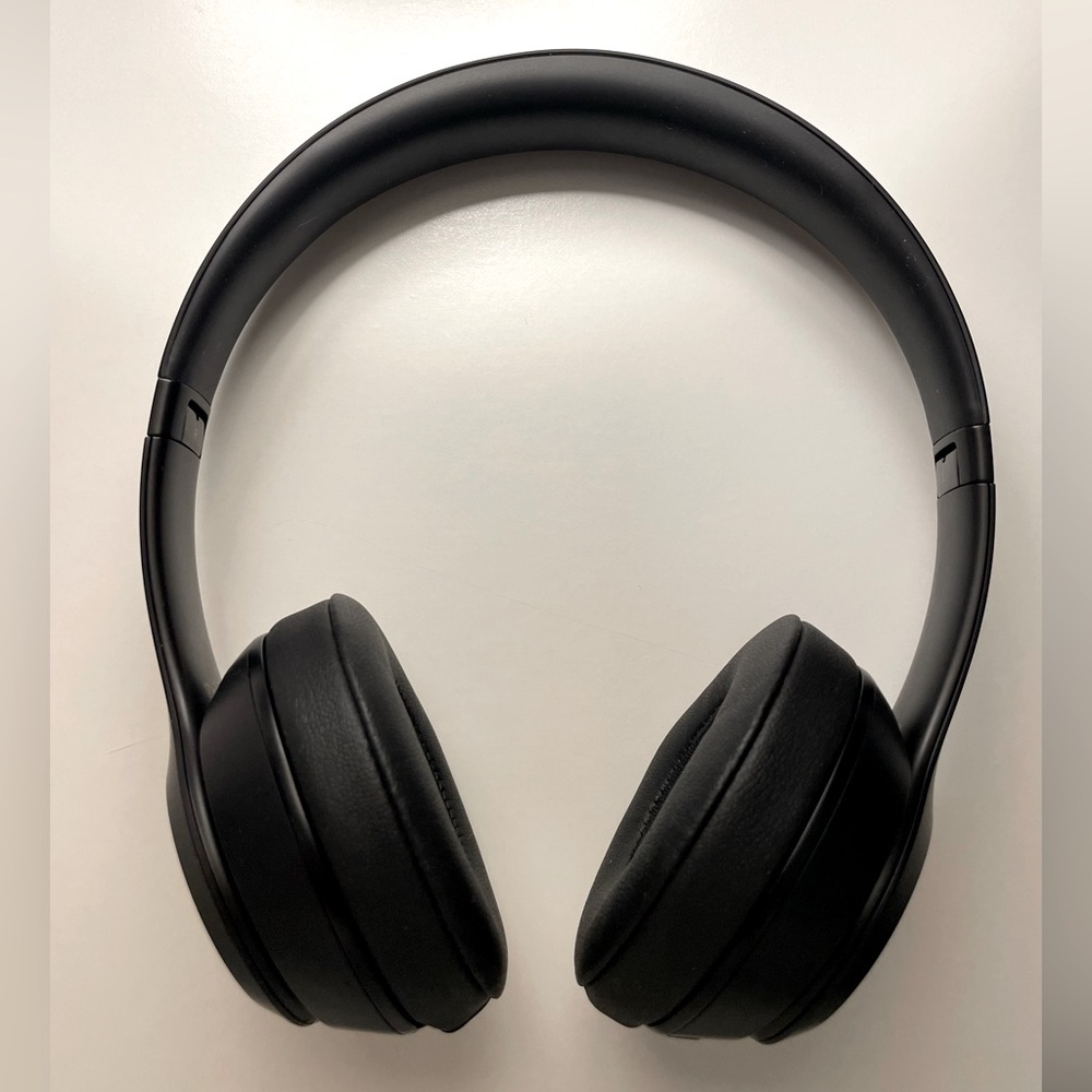 Beats Solo3 Wireless Headphones (like new)